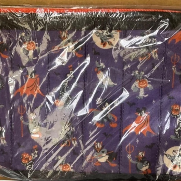HARVEYS SEATBELT  DISNEY PARKS HALLOWEEN TOTE . - Picture 2 of 2